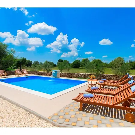 Pletikosa - Rural With Outdoor Pool *