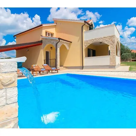 Pletikosa - Rural With Outdoor Pool * Bristane