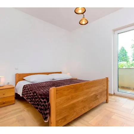 Pletikosa - Rural With Outdoor Pool * Bristane