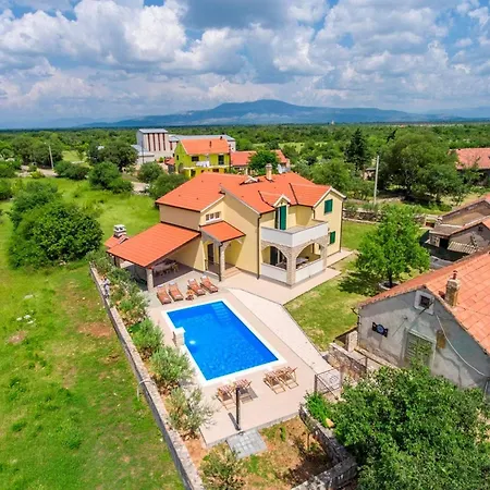 Pletikosa - Rural With Outdoor Pool Bristane