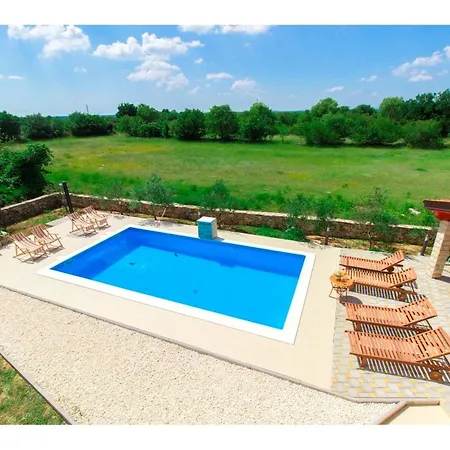 Pletikosa - Rural With Outdoor Pool * Bristane